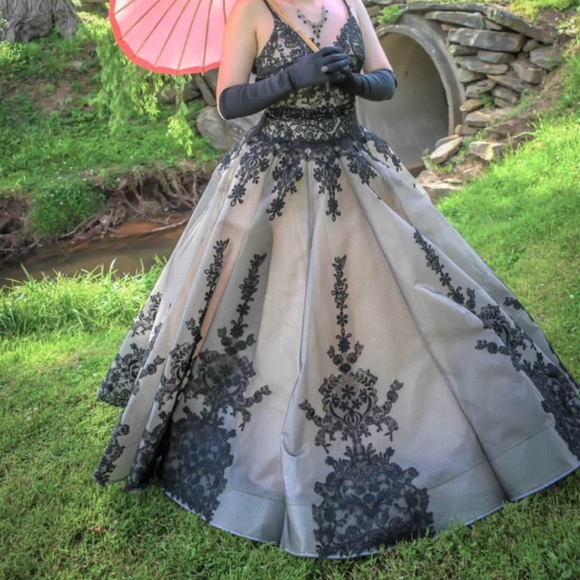 Prom/Formal Dress - Picture 6 of 7